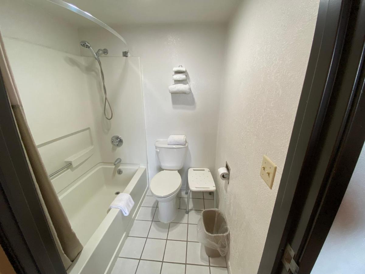 Reliance Inn Wausau Bagian luar foto