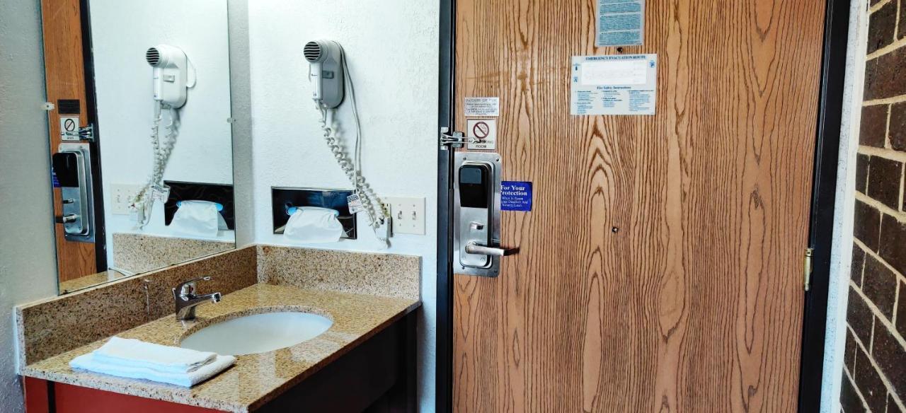 Reliance Inn Wausau Bagian luar foto
